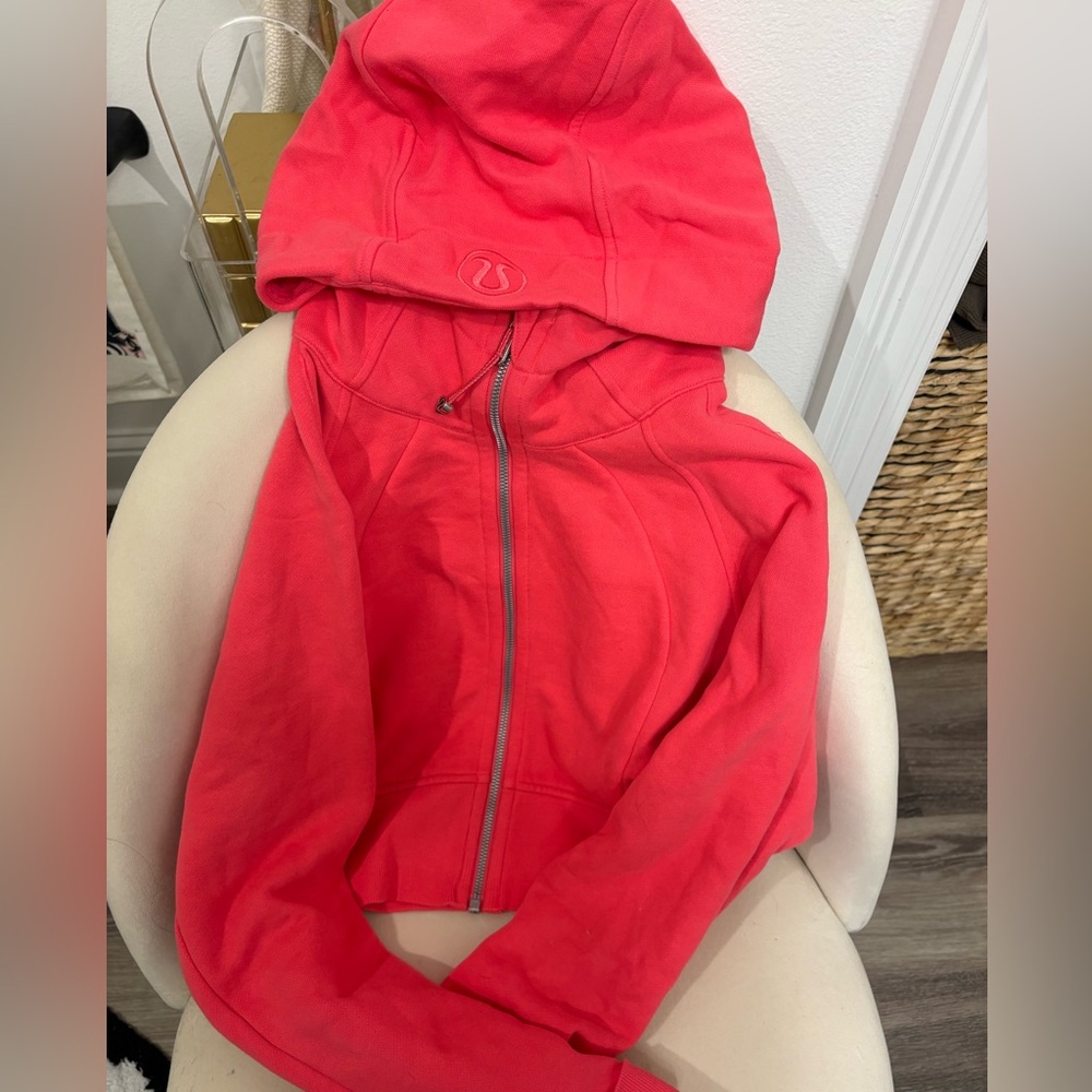 Lululemon cropped scuba 

Size 8